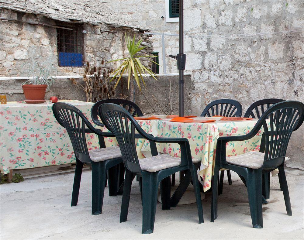 Central Old Town Rooms Split Bagian luar foto