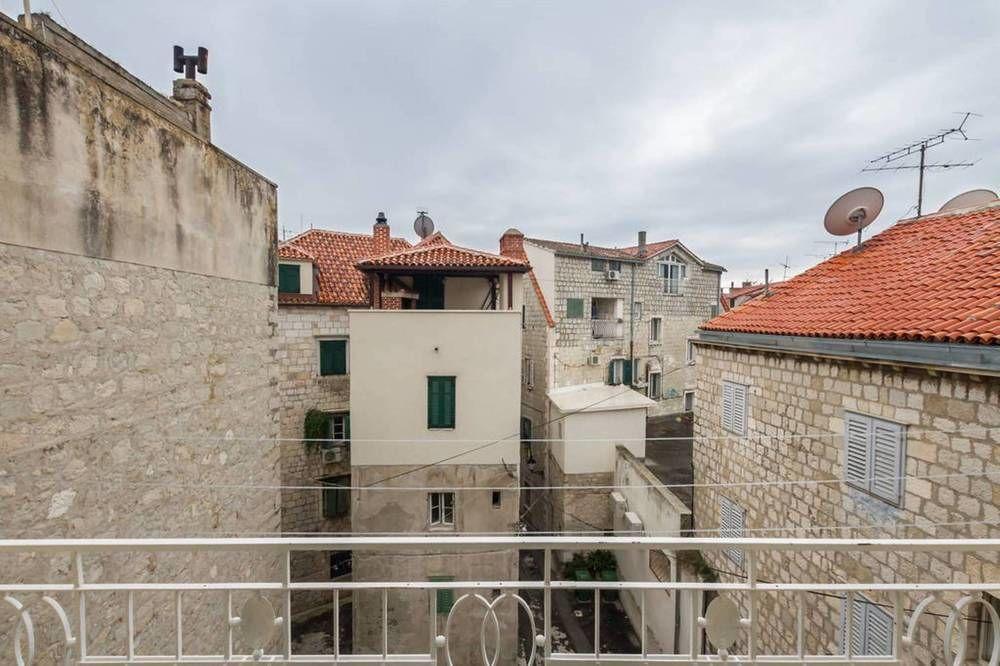 Central Old Town Rooms Split Bagian luar foto