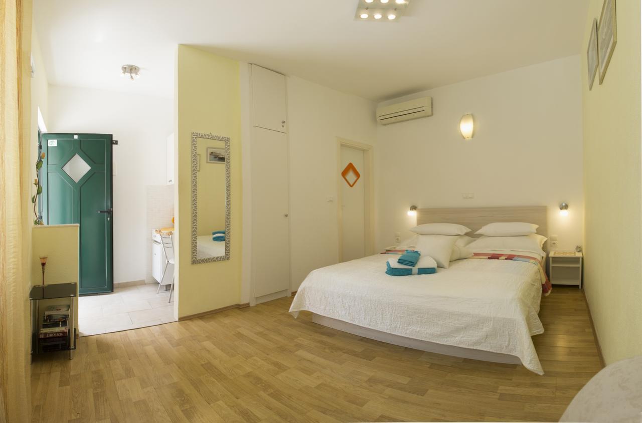 Central Old Town Rooms Split Bagian luar foto