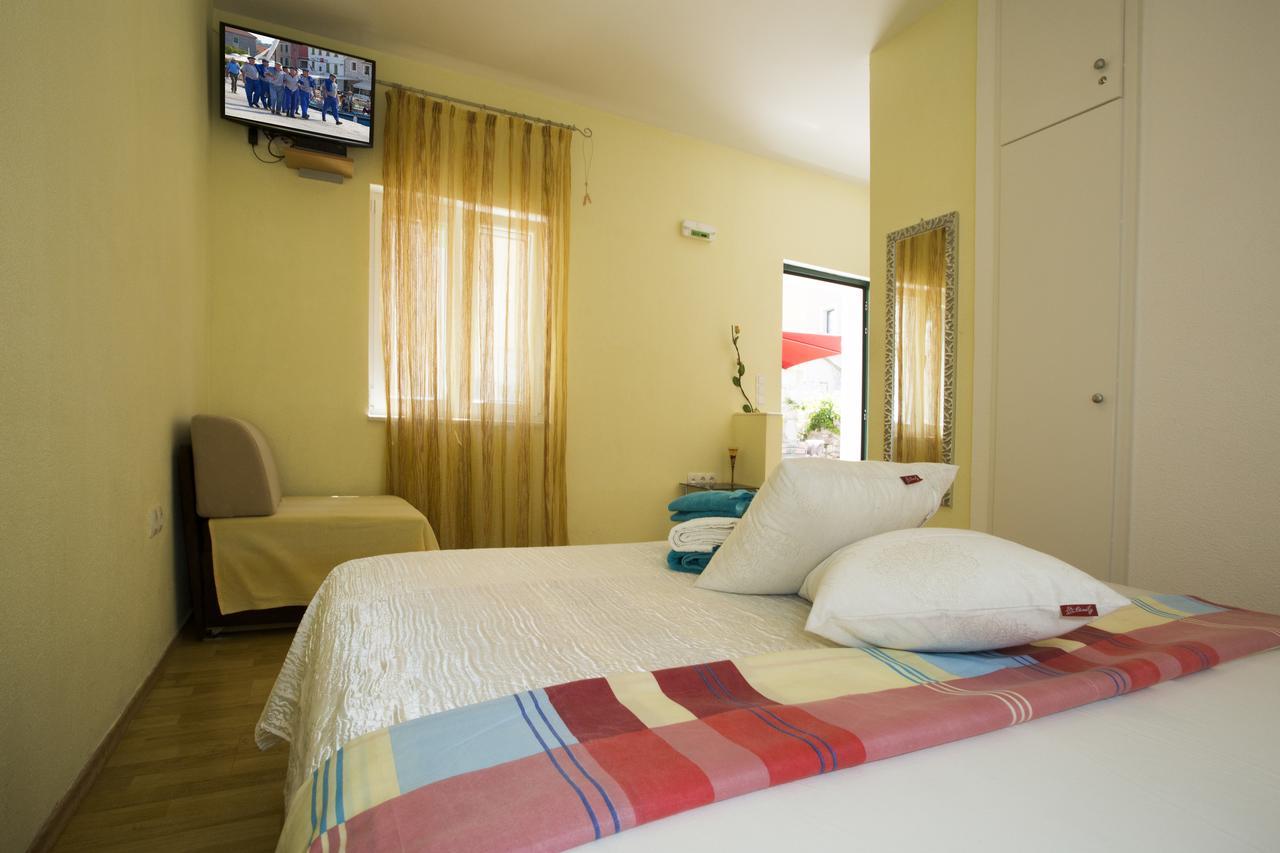 Central Old Town Rooms Split Bagian luar foto