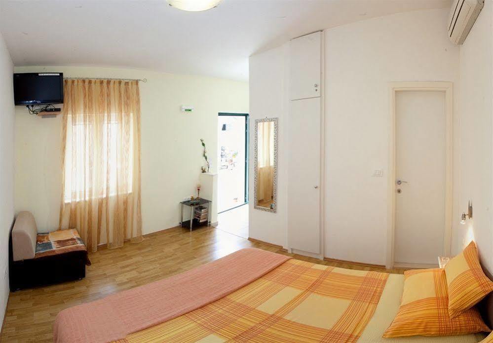 Central Old Town Rooms Split Bagian luar foto