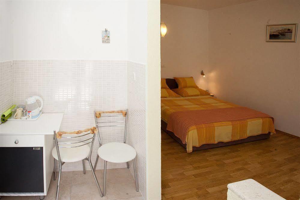 Central Old Town Rooms Split Bagian luar foto