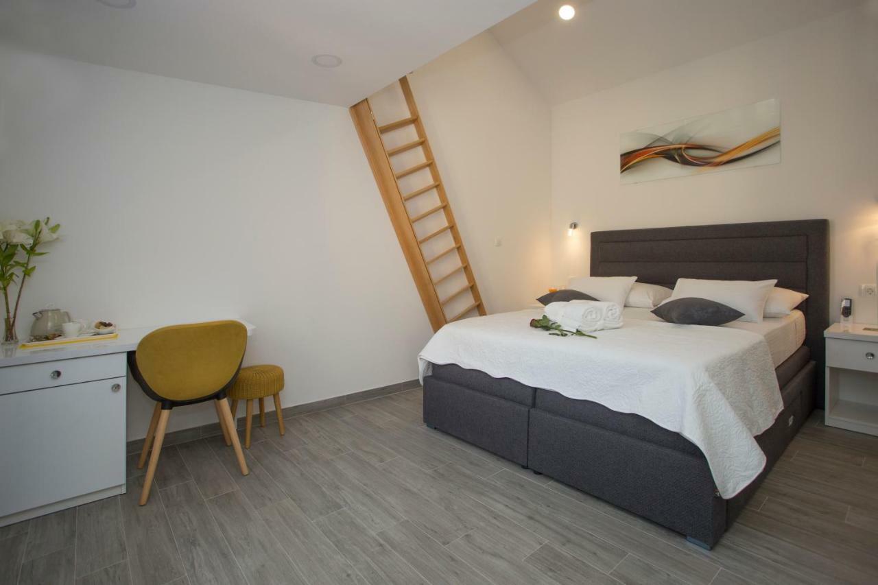 Central Old Town Rooms Split Bagian luar foto