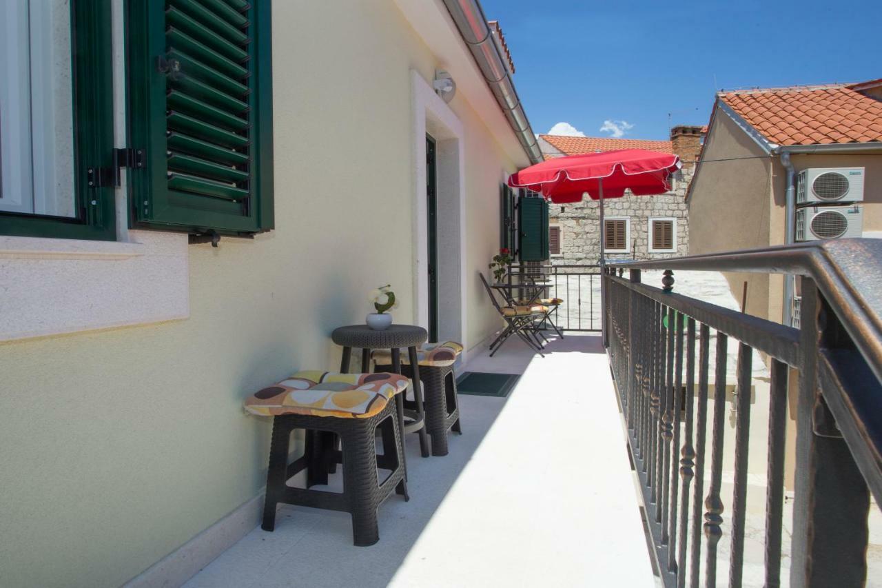 Central Old Town Rooms Split Bagian luar foto