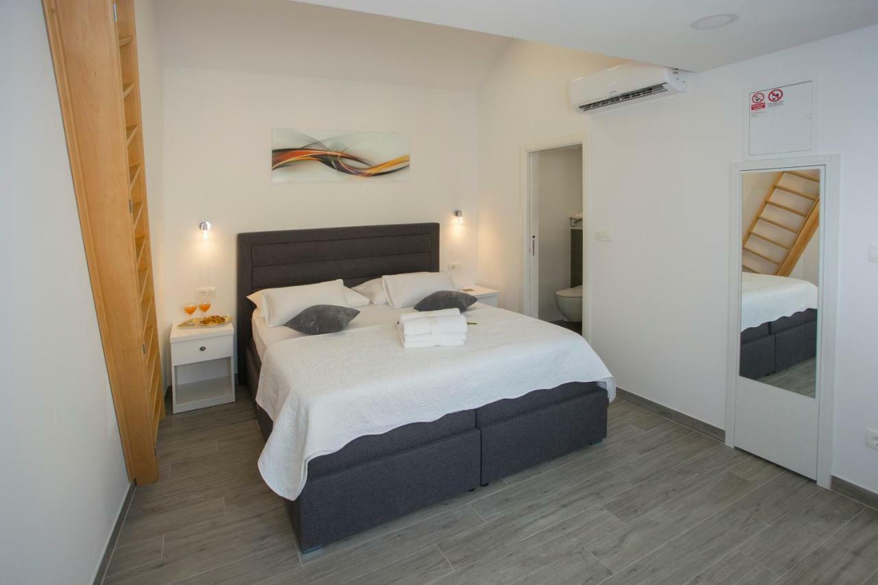 Central Old Town Rooms Split Bagian luar foto